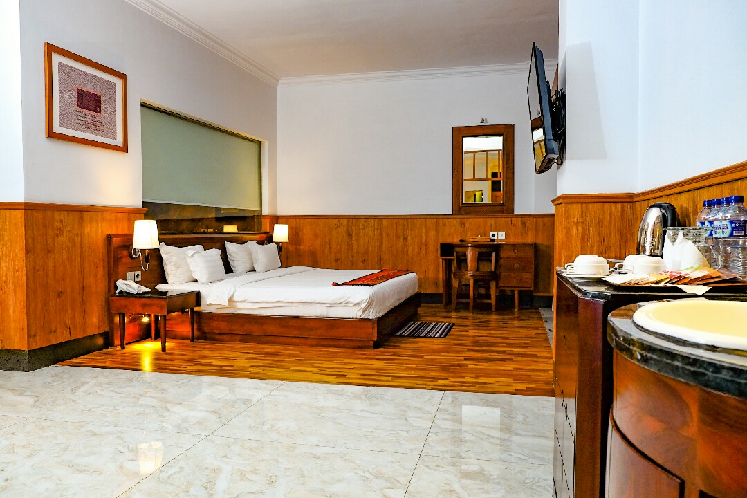 Tongging-Point-Hotel-Family-Suite-Interior-King-Double-Bed-1080x720