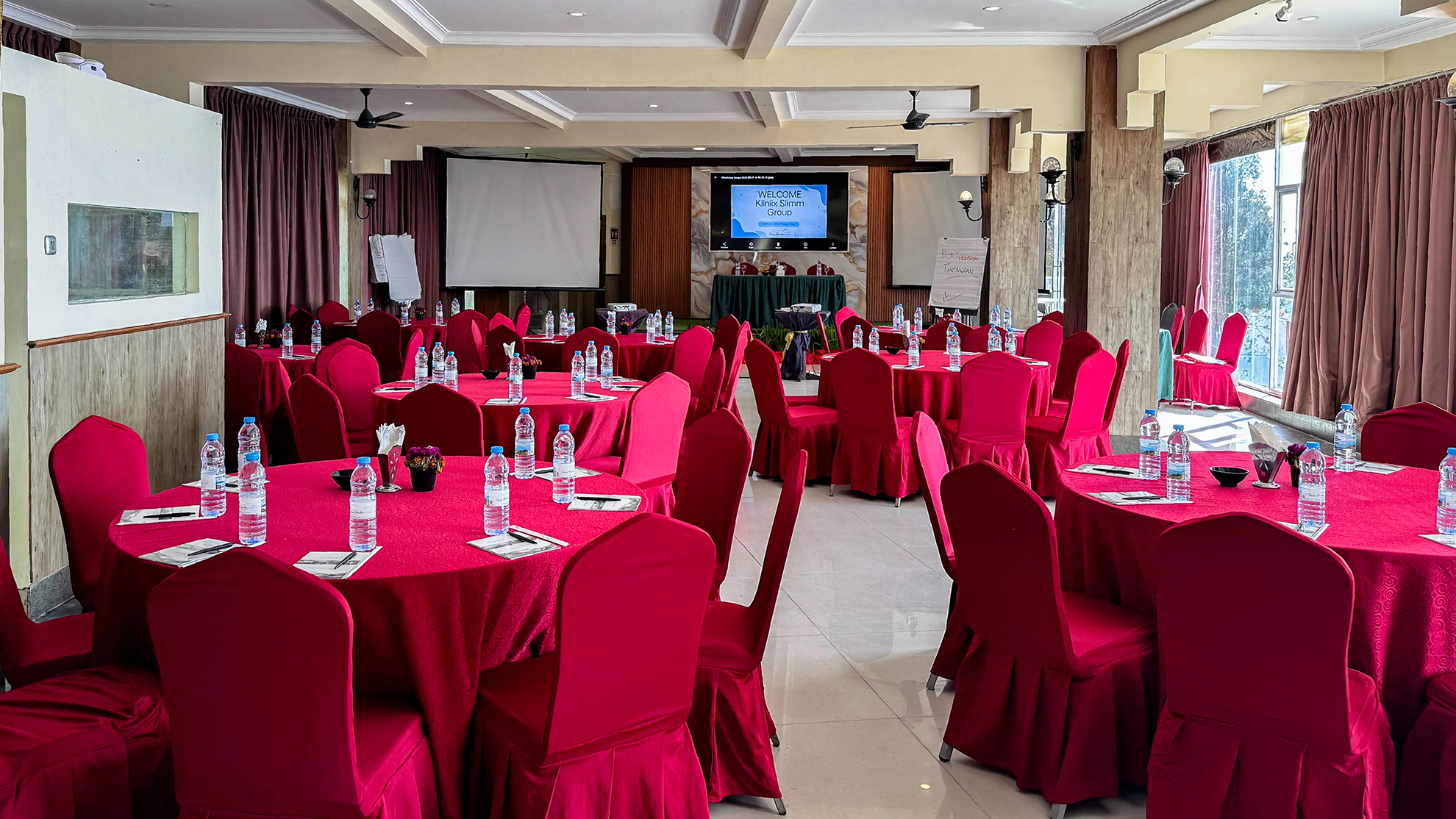 CONVENTION HALL LT2